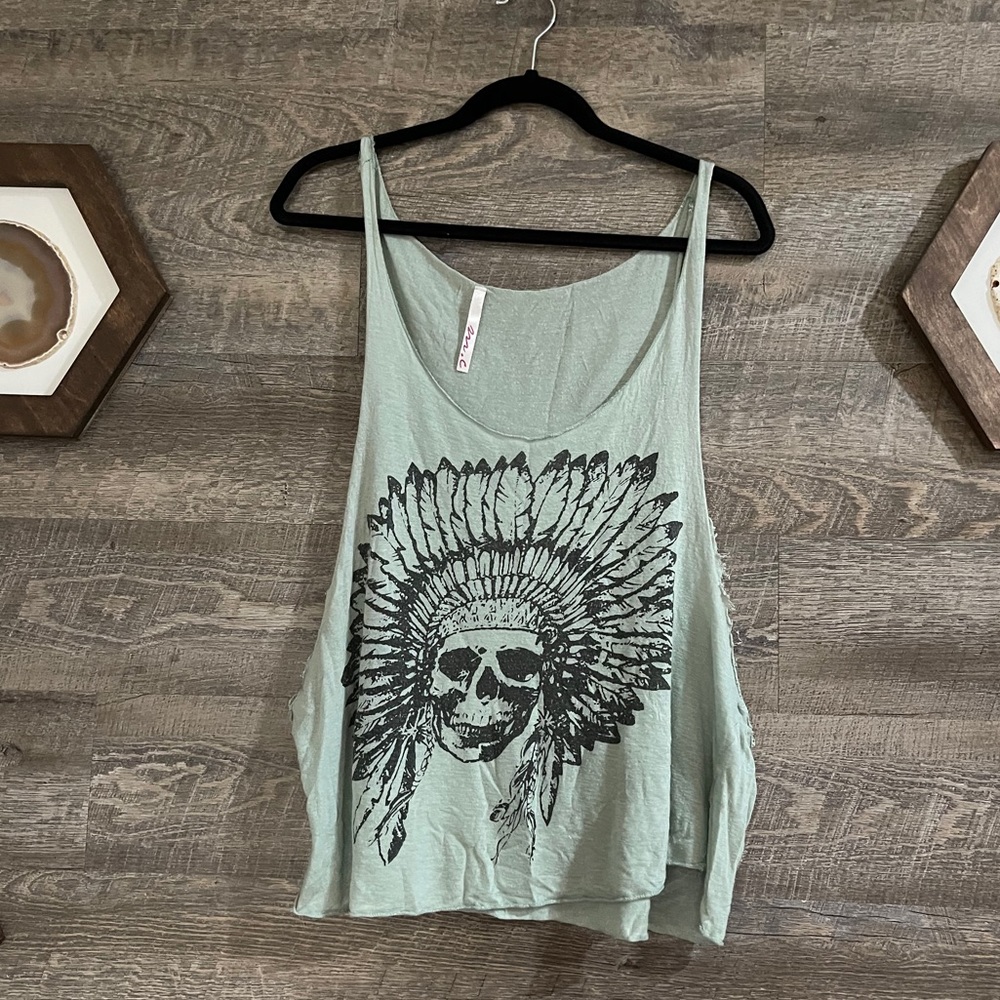 3/$12 ✅ Distressed Cropped Skull Printed Tank